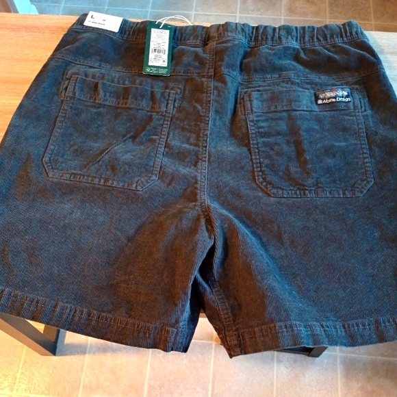 Alpine Design Other - NWT Men's Large Alpine Design Dark Corduroy Shorts
